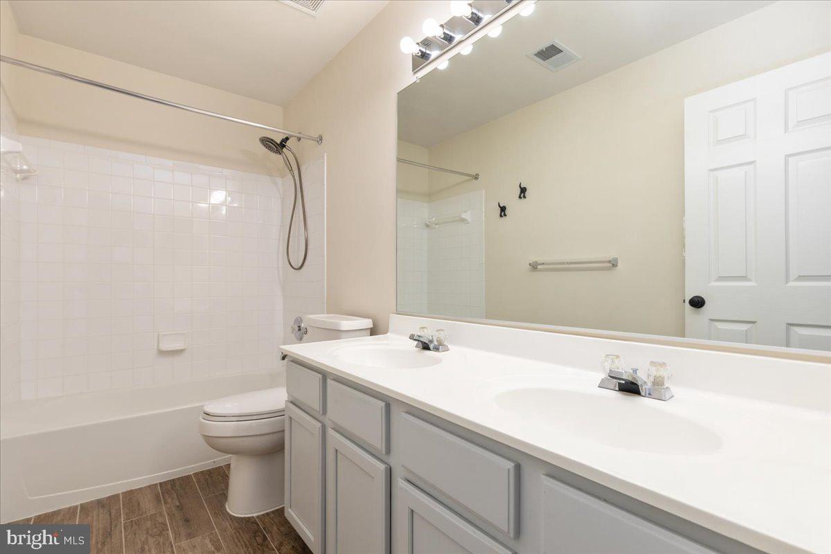 8150 TENBROOK DR, GAINESVILLE, Virginia 20155, 5 Bedrooms Bedrooms, ,4 BathroomsBathrooms,Residential,For sale,8150 TENBROOK DR,VAPW2100524 MLS # VAPW2100524