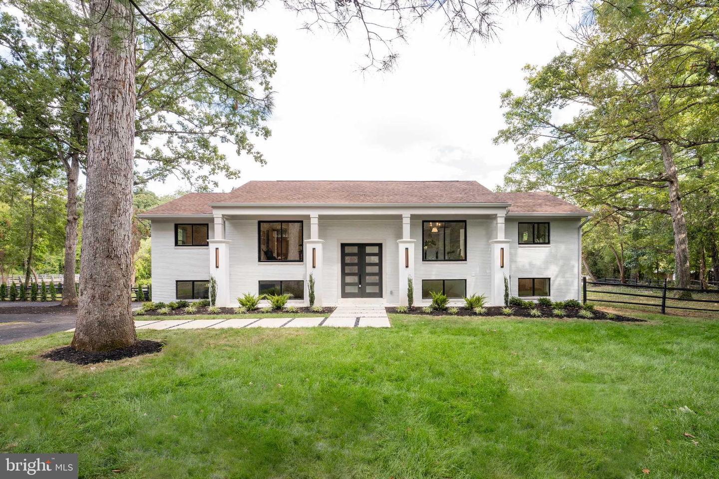 6211 WATERWAY DR, FALLS CHURCH, Virginia 22044, 6 Bedrooms Bedrooms, ,3 BathroomsBathrooms,Residential,For sale,6211 WATERWAY DR,VAFX2259600 MLS # VAFX2259600