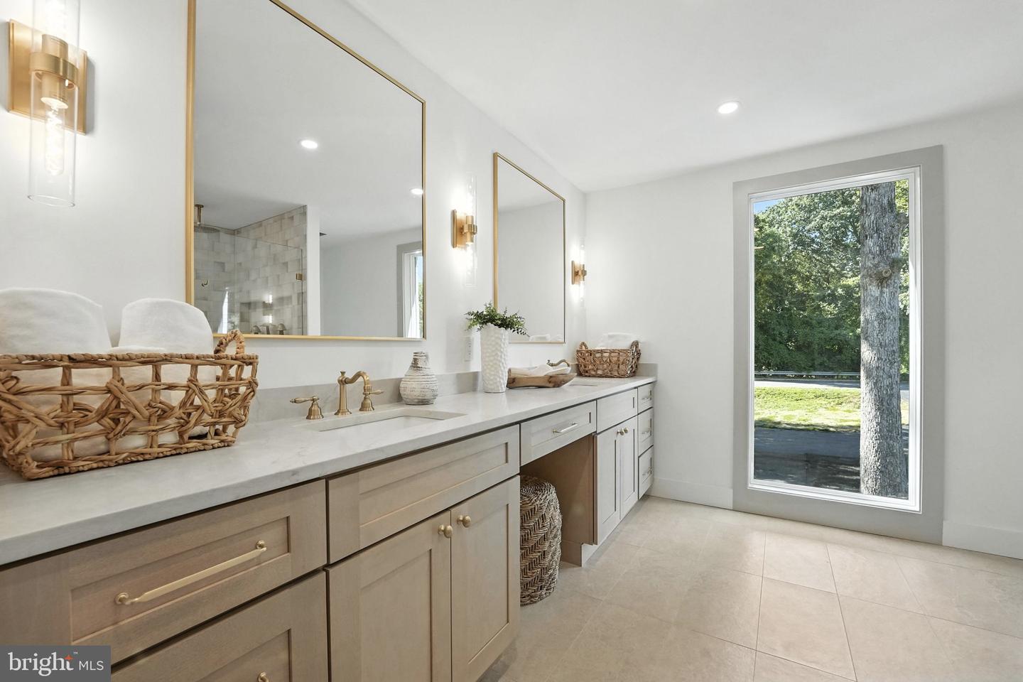 6211 WATERWAY DR, FALLS CHURCH, Virginia 22044, 6 Bedrooms Bedrooms, ,3 BathroomsBathrooms,Residential,For sale,6211 WATERWAY DR,VAFX2259600 MLS # VAFX2259600
