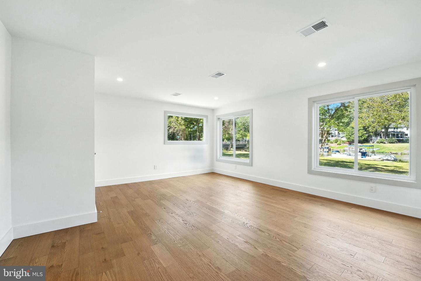 6211 WATERWAY DR, FALLS CHURCH, Virginia 22044, 6 Bedrooms Bedrooms, ,3 BathroomsBathrooms,Residential,For sale,6211 WATERWAY DR,VAFX2259600 MLS # VAFX2259600