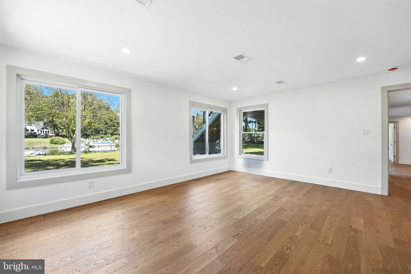 6211 WATERWAY DR, FALLS CHURCH, Virginia 22044, 6 Bedrooms Bedrooms, ,3 BathroomsBathrooms,Residential,For sale,6211 WATERWAY DR,VAFX2259600 MLS # VAFX2259600