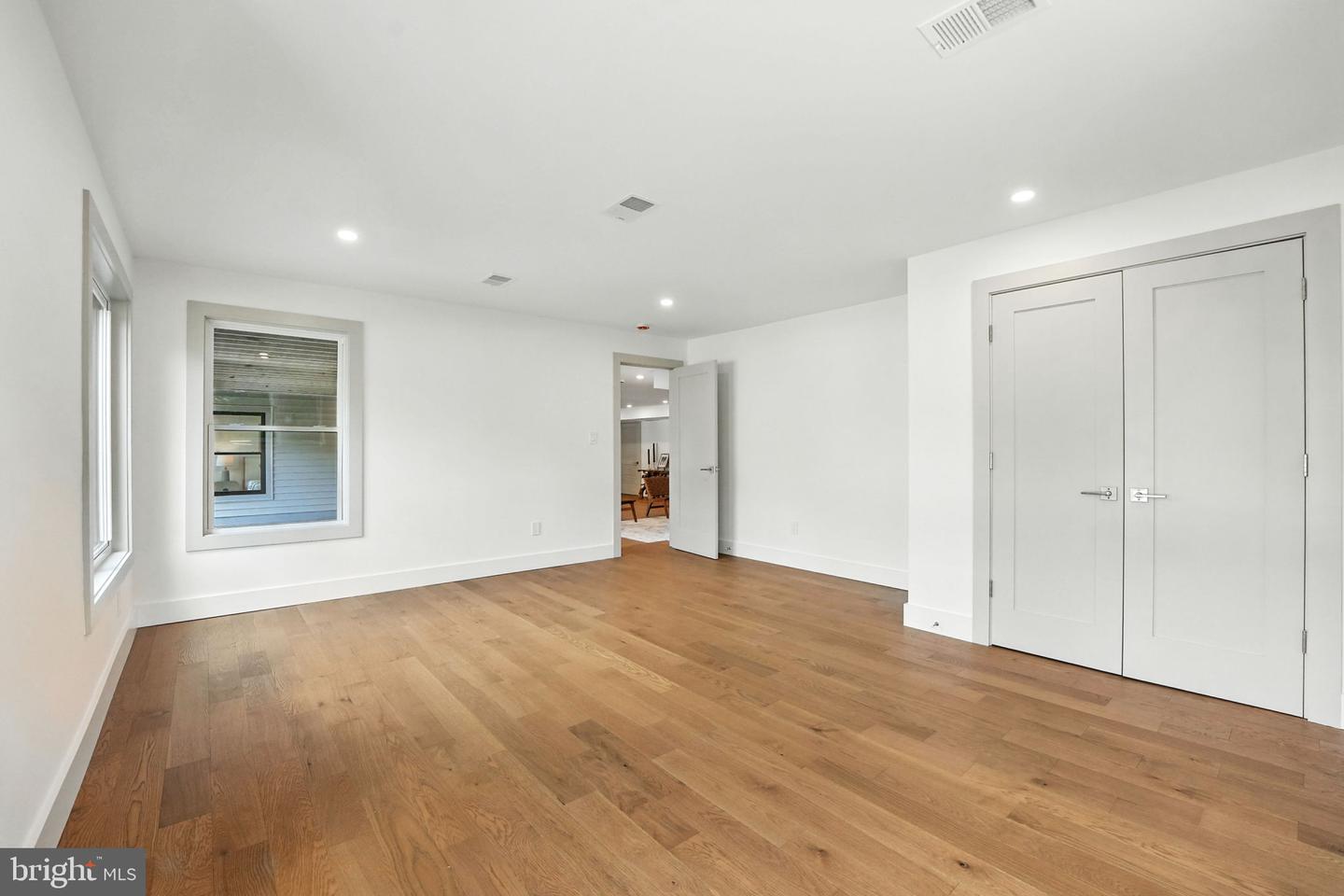 6211 WATERWAY DR, FALLS CHURCH, Virginia 22044, 6 Bedrooms Bedrooms, ,3 BathroomsBathrooms,Residential,For sale,6211 WATERWAY DR,VAFX2259600 MLS # VAFX2259600