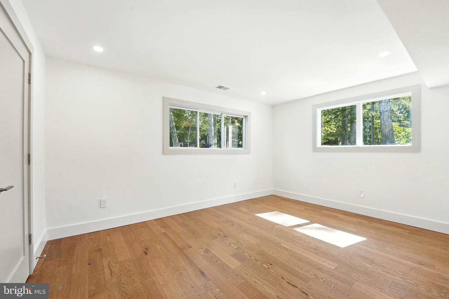6211 WATERWAY DR, FALLS CHURCH, Virginia 22044, 6 Bedrooms Bedrooms, ,3 BathroomsBathrooms,Residential,For sale,6211 WATERWAY DR,VAFX2259600 MLS # VAFX2259600