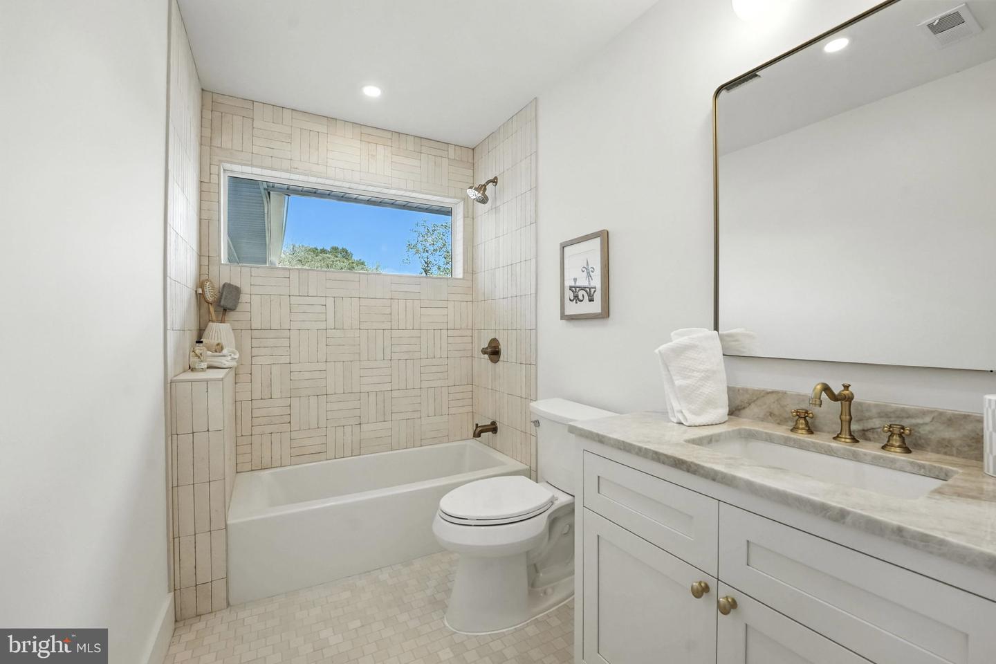 6211 WATERWAY DR, FALLS CHURCH, Virginia 22044, 6 Bedrooms Bedrooms, ,3 BathroomsBathrooms,Residential,For sale,6211 WATERWAY DR,VAFX2259600 MLS # VAFX2259600