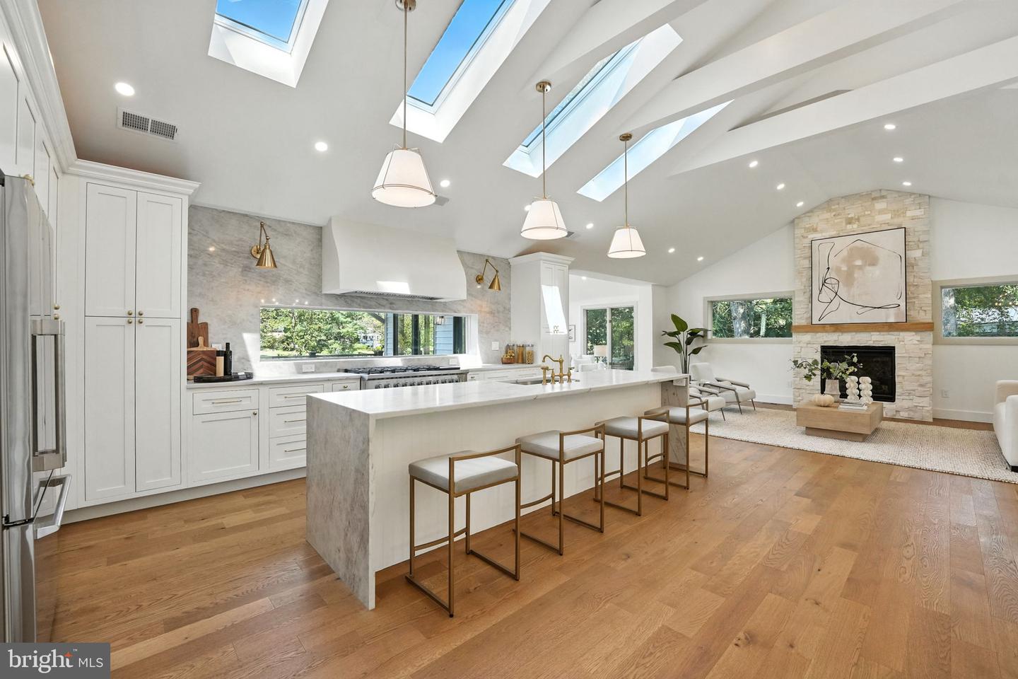 6211 WATERWAY DR, FALLS CHURCH, Virginia 22044, 6 Bedrooms Bedrooms, ,3 BathroomsBathrooms,Residential,For sale,6211 WATERWAY DR,VAFX2259600 MLS # VAFX2259600