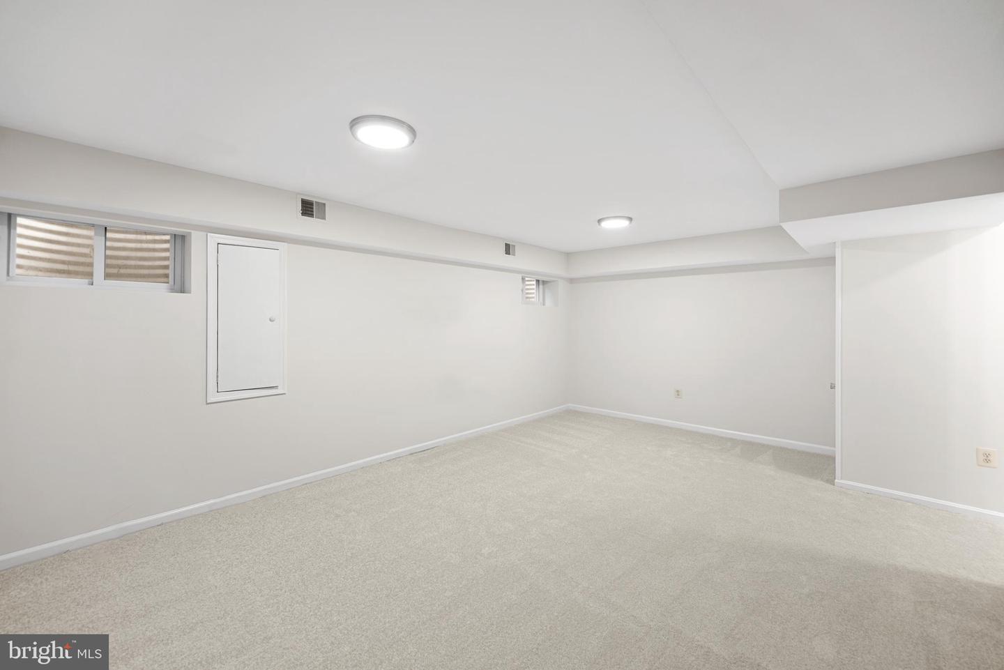 9908 LONGFORD CT, VIENNA, Virginia 22181, 3 Bedrooms Bedrooms, ,3 BathroomsBathrooms,Residential,For sale,9908 LONGFORD CT,VAFX2262506 MLS # VAFX2262506