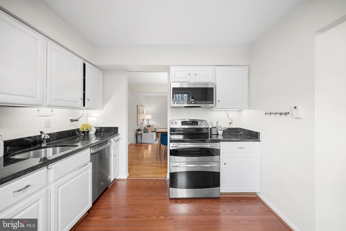9908 LONGFORD CT, VIENNA, Virginia 22181, 3 Bedrooms Bedrooms, ,3 BathroomsBathrooms,Residential,For sale,9908 LONGFORD CT,VAFX2262506 MLS # VAFX2262506