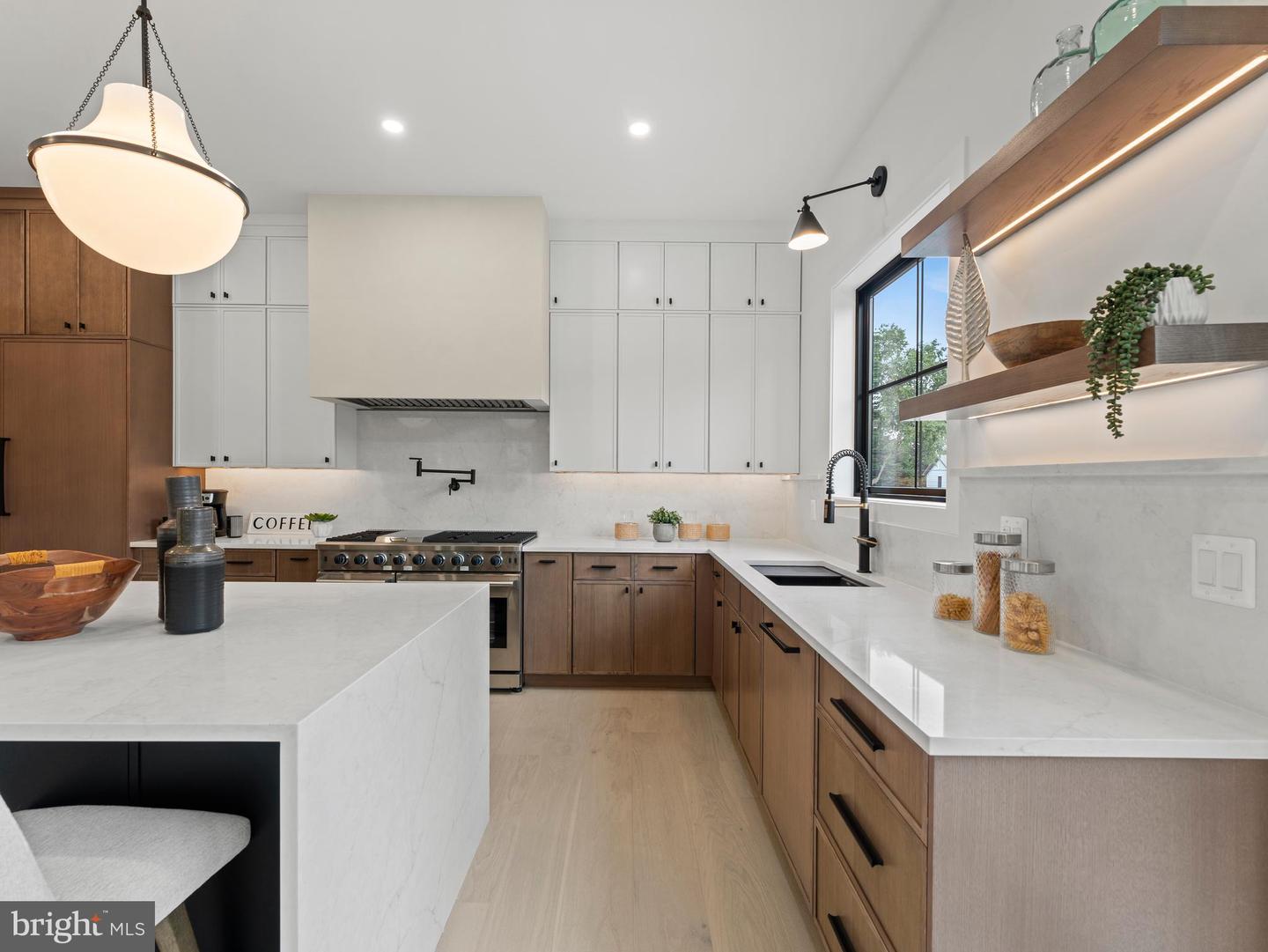 5016 6TH ST N, ARLINGTON, Virginia 22203, 6 Bedrooms Bedrooms, ,6 BathroomsBathrooms,Residential,For sale,5016 6TH ST N,VAAR2062688 MLS # VAAR2062688