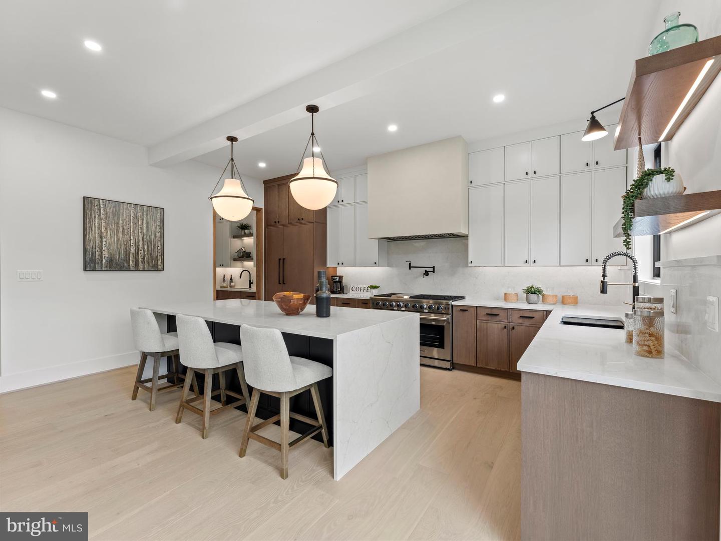 5016 6TH ST N, ARLINGTON, Virginia 22203, 6 Bedrooms Bedrooms, ,6 BathroomsBathrooms,Residential,For sale,5016 6TH ST N,VAAR2062688 MLS # VAAR2062688