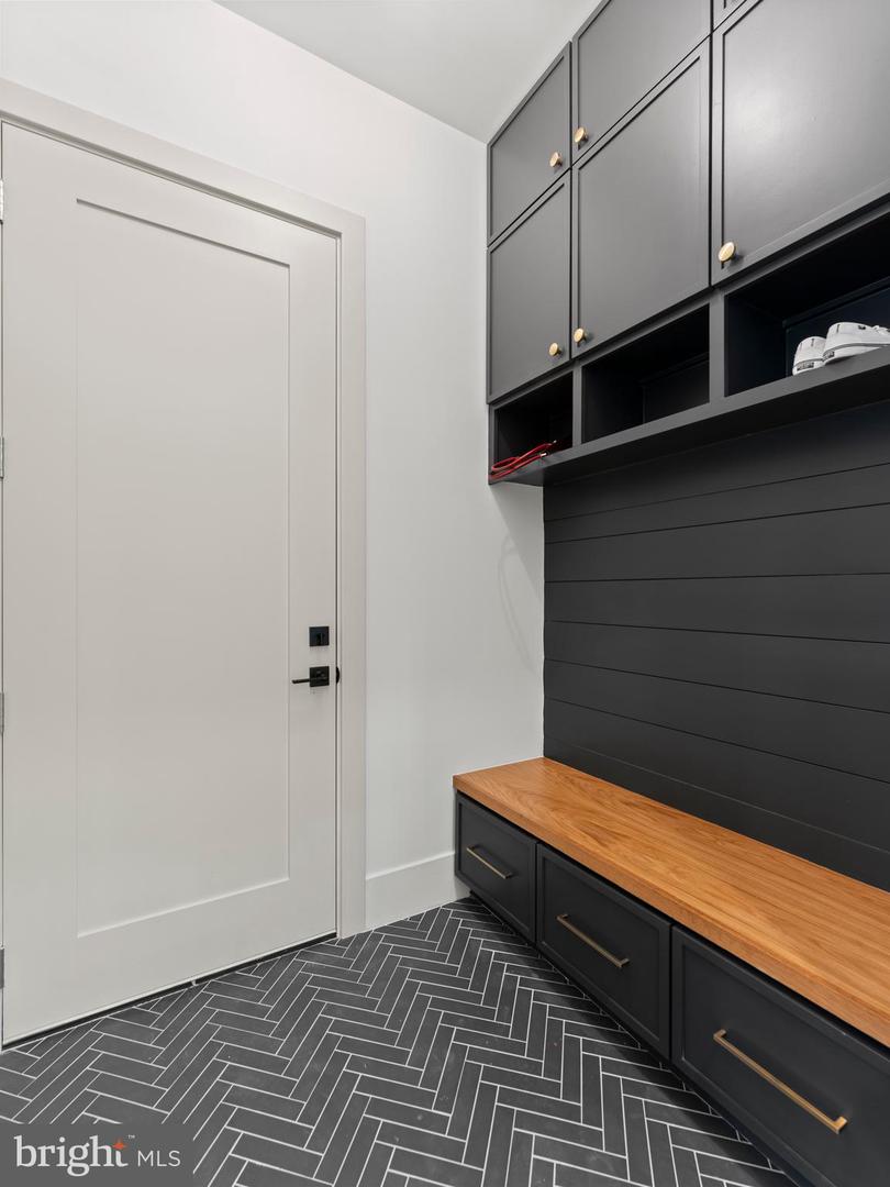 5016 6TH ST N, ARLINGTON, Virginia 22203, 6 Bedrooms Bedrooms, ,6 BathroomsBathrooms,Residential,For sale,5016 6TH ST N,VAAR2062688 MLS # VAAR2062688