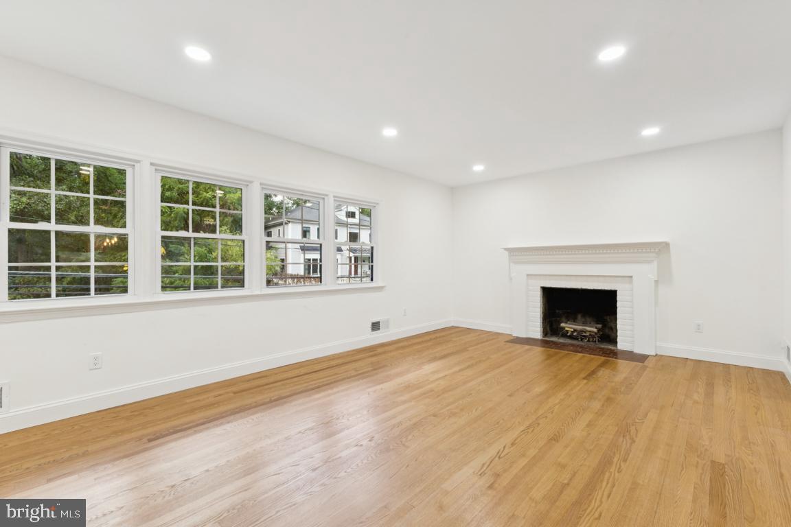 3209 MILITARY RD, ARLINGTON, Virginia 22207, 4 Bedrooms Bedrooms, ,3 BathroomsBathrooms,Residential,For sale,3209 MILITARY RD,VAAR2062734 MLS # VAAR2062734