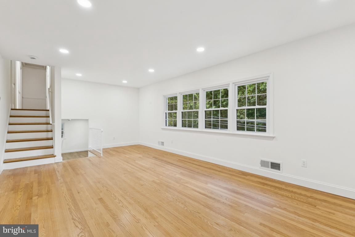 3209 MILITARY RD, ARLINGTON, Virginia 22207, 4 Bedrooms Bedrooms, ,3 BathroomsBathrooms,Residential,For sale,3209 MILITARY RD,VAAR2062734 MLS # VAAR2062734