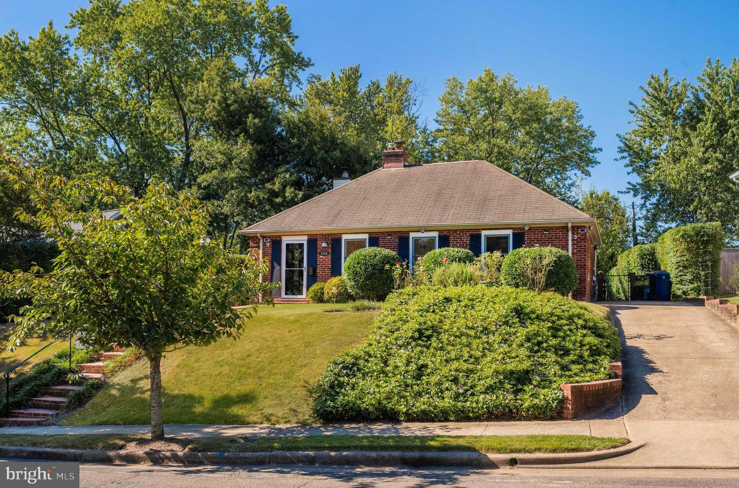 ALEXANDRIA, Virginia 22302, 2 Bedrooms Bedrooms, ,2 BathroomsBathrooms,Residential,For sale,VAAX2048998 MLS # VAAX2048998