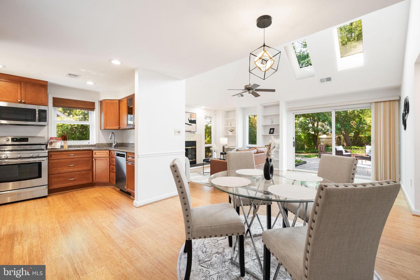 ALEXANDRIA, Virginia 22302, 2 Bedrooms Bedrooms, ,2 BathroomsBathrooms,Residential,For sale,VAAX2048998 MLS # VAAX2048998
