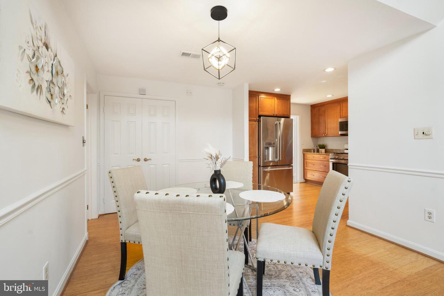 ALEXANDRIA, Virginia 22302, 2 Bedrooms Bedrooms, ,2 BathroomsBathrooms,Residential,For sale,VAAX2048998 MLS # VAAX2048998