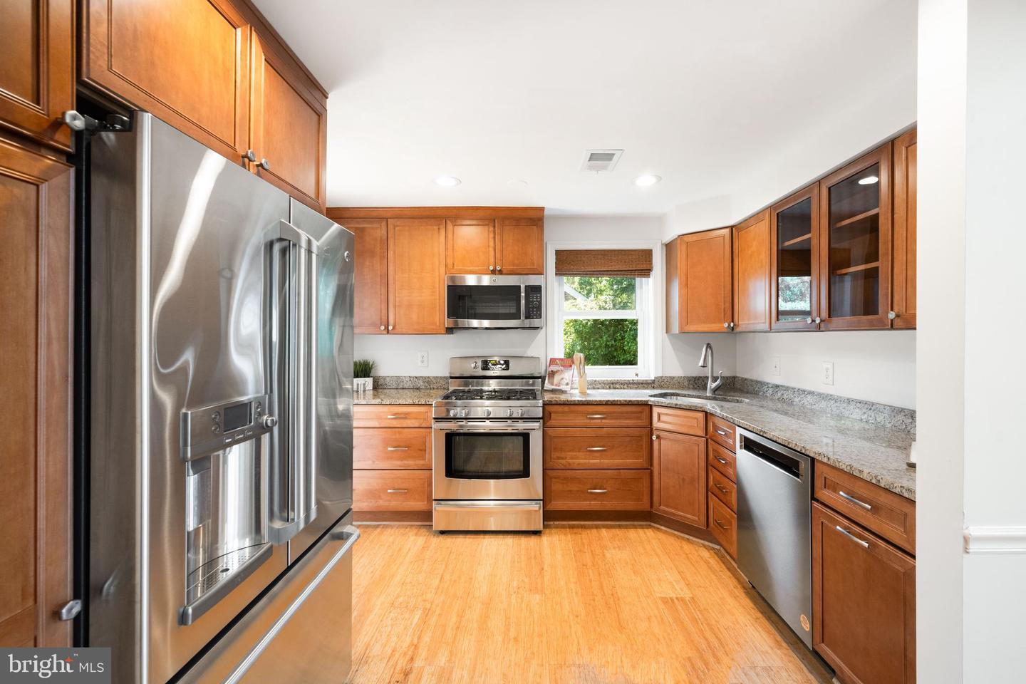 ALEXANDRIA, Virginia 22302, 2 Bedrooms Bedrooms, ,2 BathroomsBathrooms,Residential,For sale,VAAX2048998 MLS # VAAX2048998