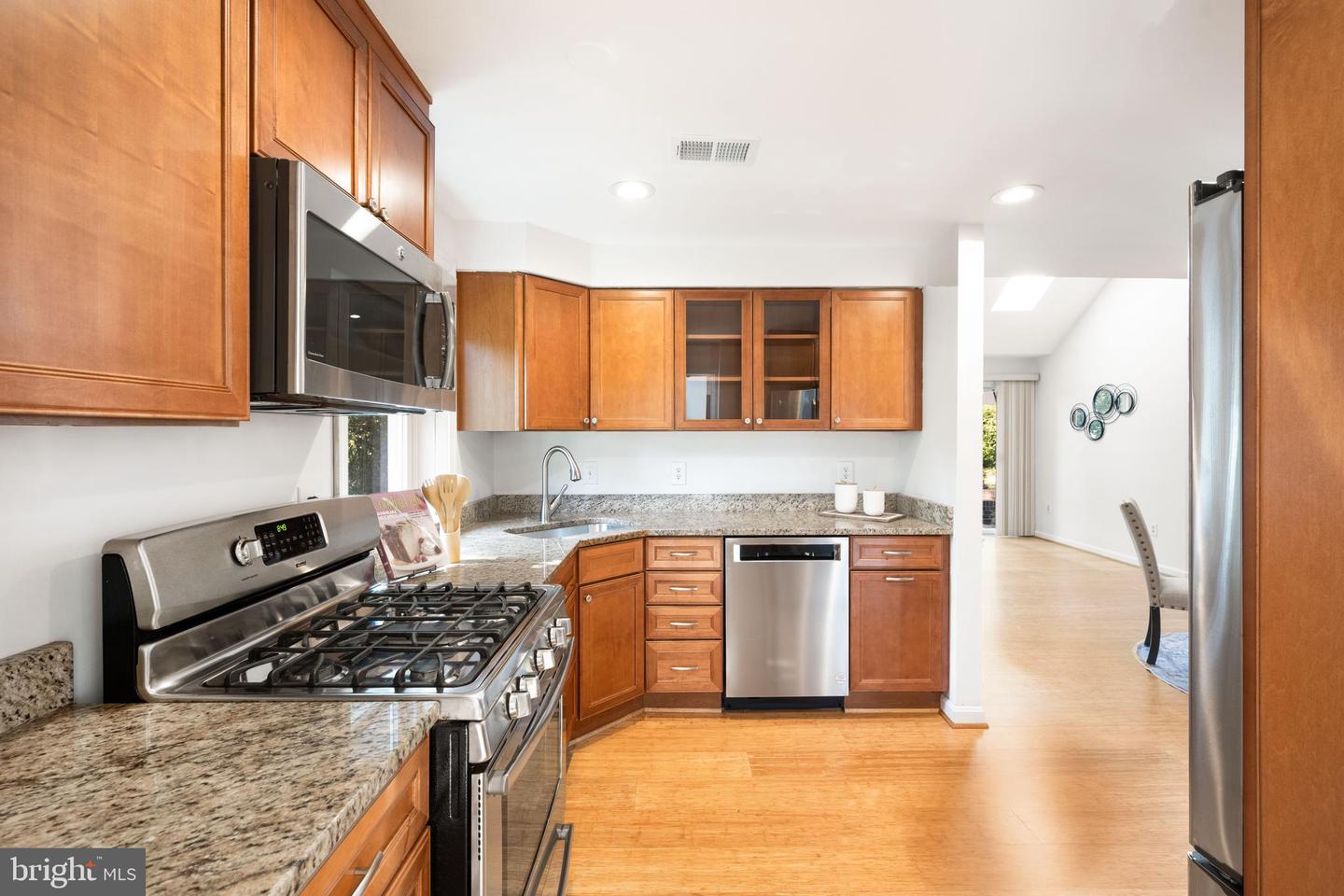 ALEXANDRIA, Virginia 22302, 2 Bedrooms Bedrooms, ,2 BathroomsBathrooms,Residential,For sale,VAAX2048998 MLS # VAAX2048998