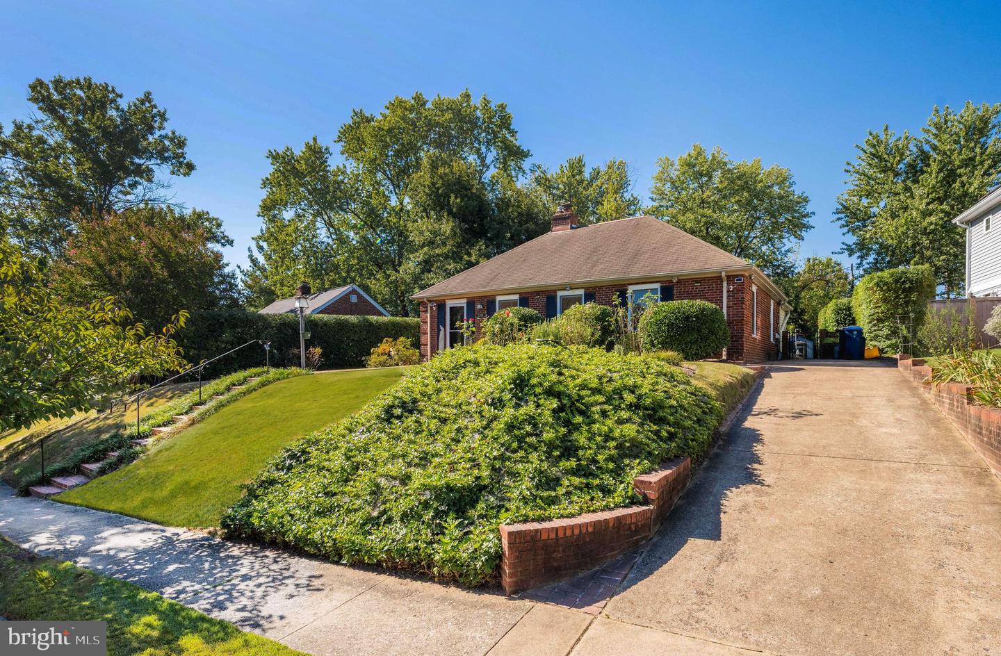 ALEXANDRIA, Virginia 22302, 2 Bedrooms Bedrooms, ,2 BathroomsBathrooms,Residential,For sale,VAAX2048998 MLS # VAAX2048998