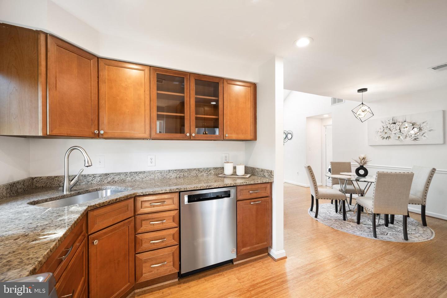 ALEXANDRIA, Virginia 22302, 2 Bedrooms Bedrooms, ,2 BathroomsBathrooms,Residential,For sale,VAAX2048998 MLS # VAAX2048998