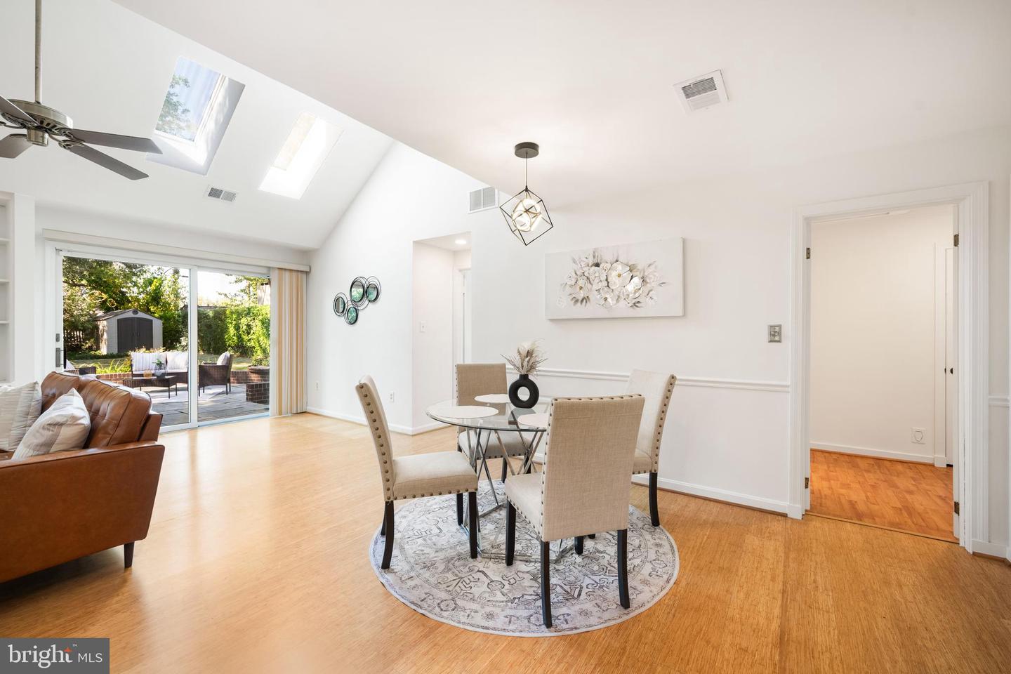 ALEXANDRIA, Virginia 22302, 2 Bedrooms Bedrooms, ,2 BathroomsBathrooms,Residential,For sale,VAAX2048998 MLS # VAAX2048998