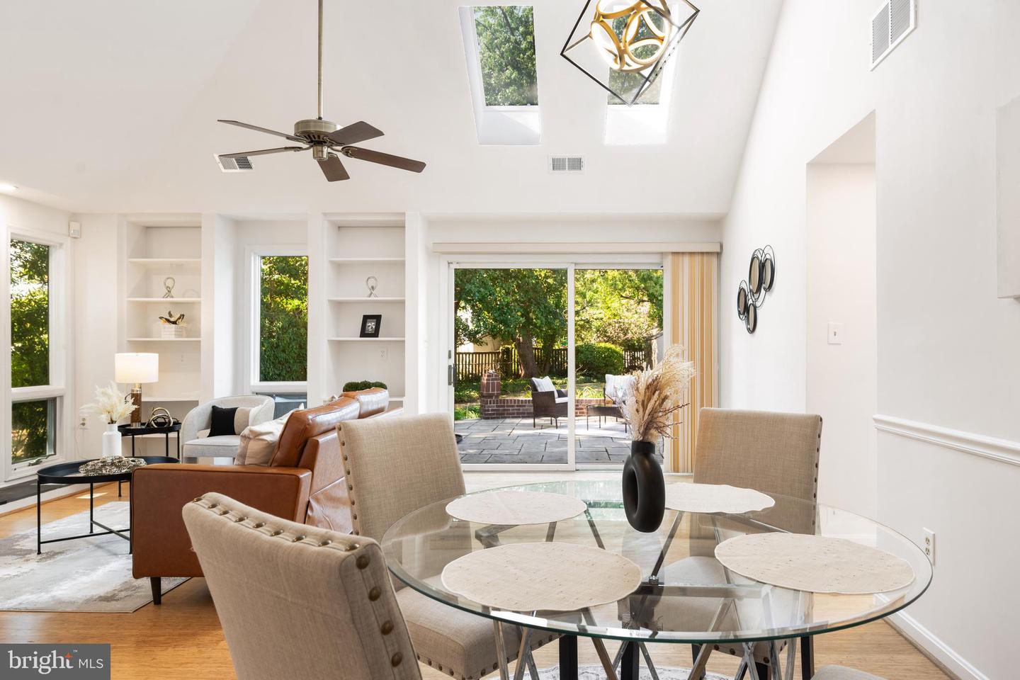 ALEXANDRIA, Virginia 22302, 2 Bedrooms Bedrooms, ,2 BathroomsBathrooms,Residential,For sale,VAAX2048998 MLS # VAAX2048998