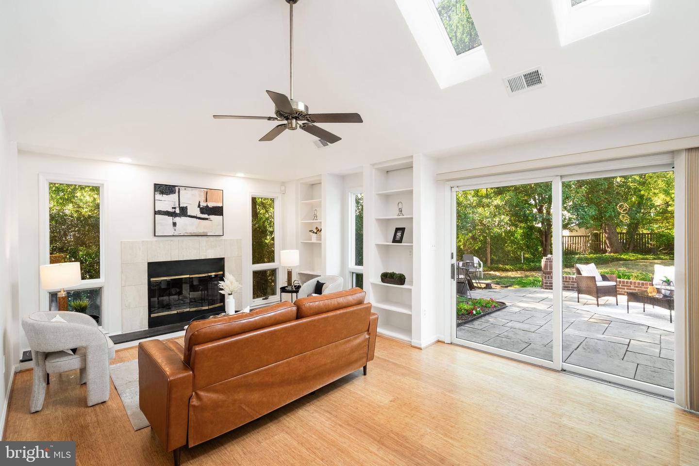ALEXANDRIA, Virginia 22302, 2 Bedrooms Bedrooms, ,2 BathroomsBathrooms,Residential,For sale,VAAX2048998 MLS # VAAX2048998