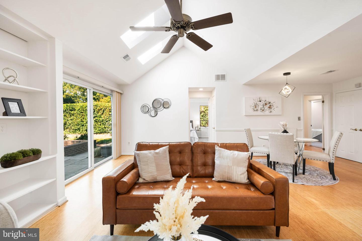 ALEXANDRIA, Virginia 22302, 2 Bedrooms Bedrooms, ,2 BathroomsBathrooms,Residential,For sale,VAAX2048998 MLS # VAAX2048998