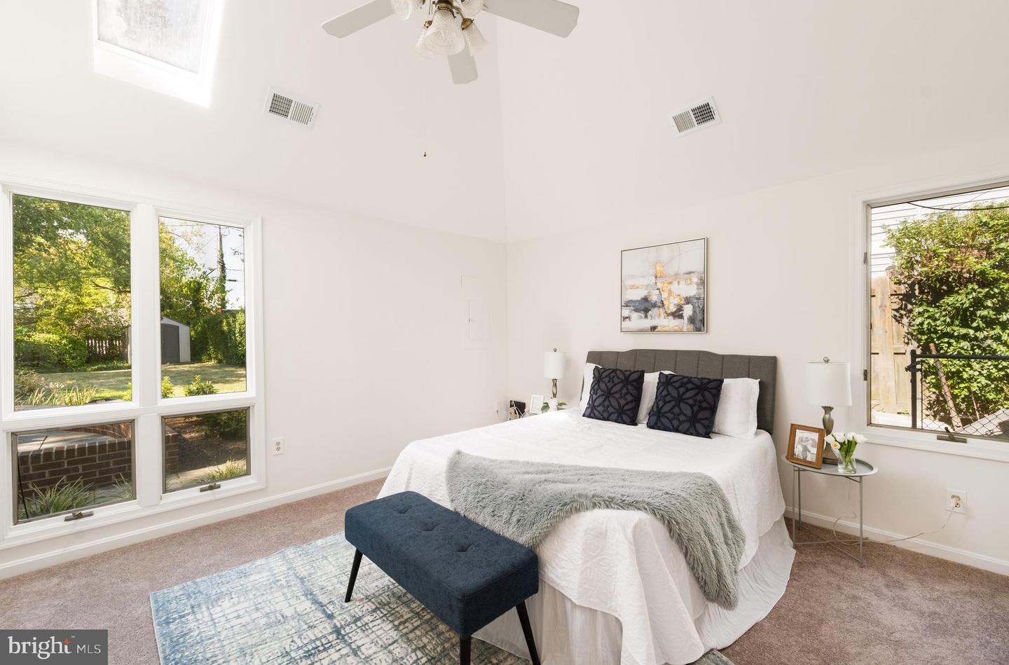 ALEXANDRIA, Virginia 22302, 2 Bedrooms Bedrooms, ,2 BathroomsBathrooms,Residential,For sale,VAAX2048998 MLS # VAAX2048998