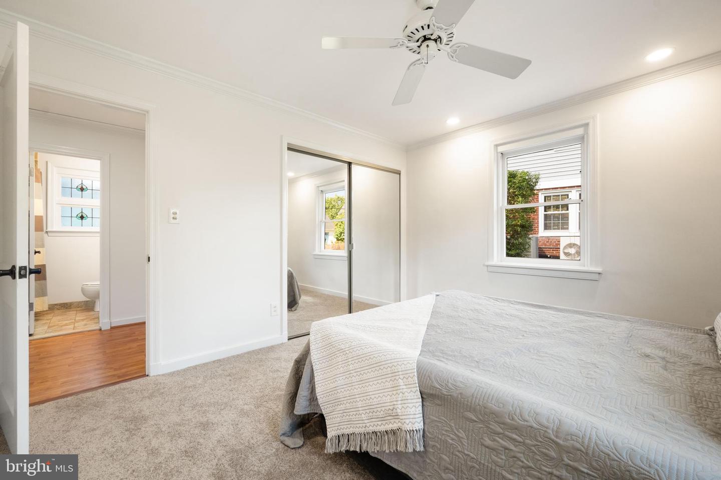 ALEXANDRIA, Virginia 22302, 2 Bedrooms Bedrooms, ,2 BathroomsBathrooms,Residential,For sale,VAAX2048998 MLS # VAAX2048998