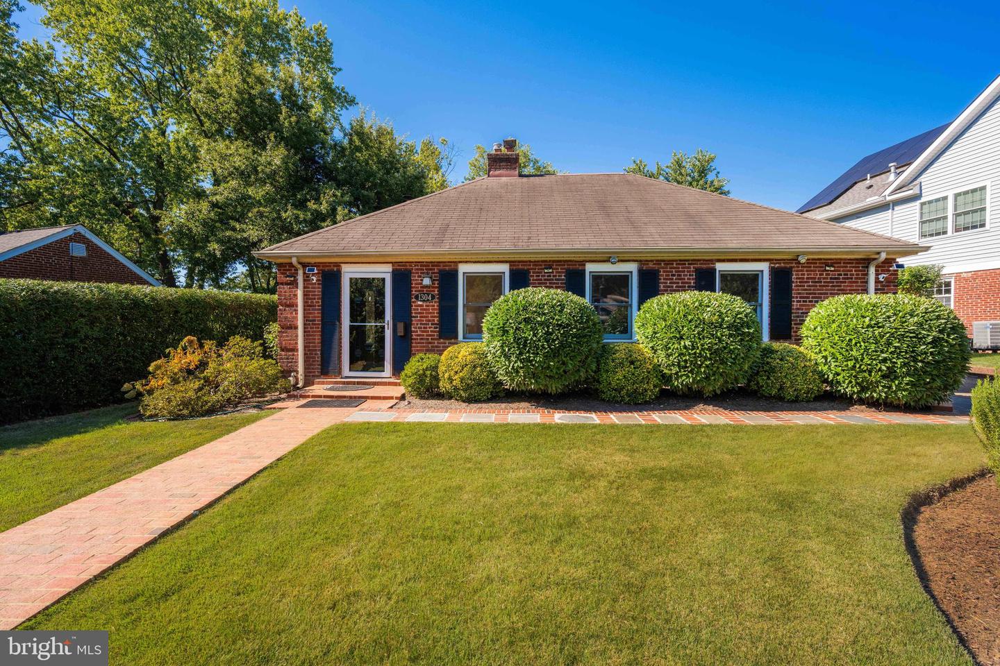 ALEXANDRIA, Virginia 22302, 2 Bedrooms Bedrooms, ,2 BathroomsBathrooms,Residential,For sale,VAAX2048998 MLS # VAAX2048998