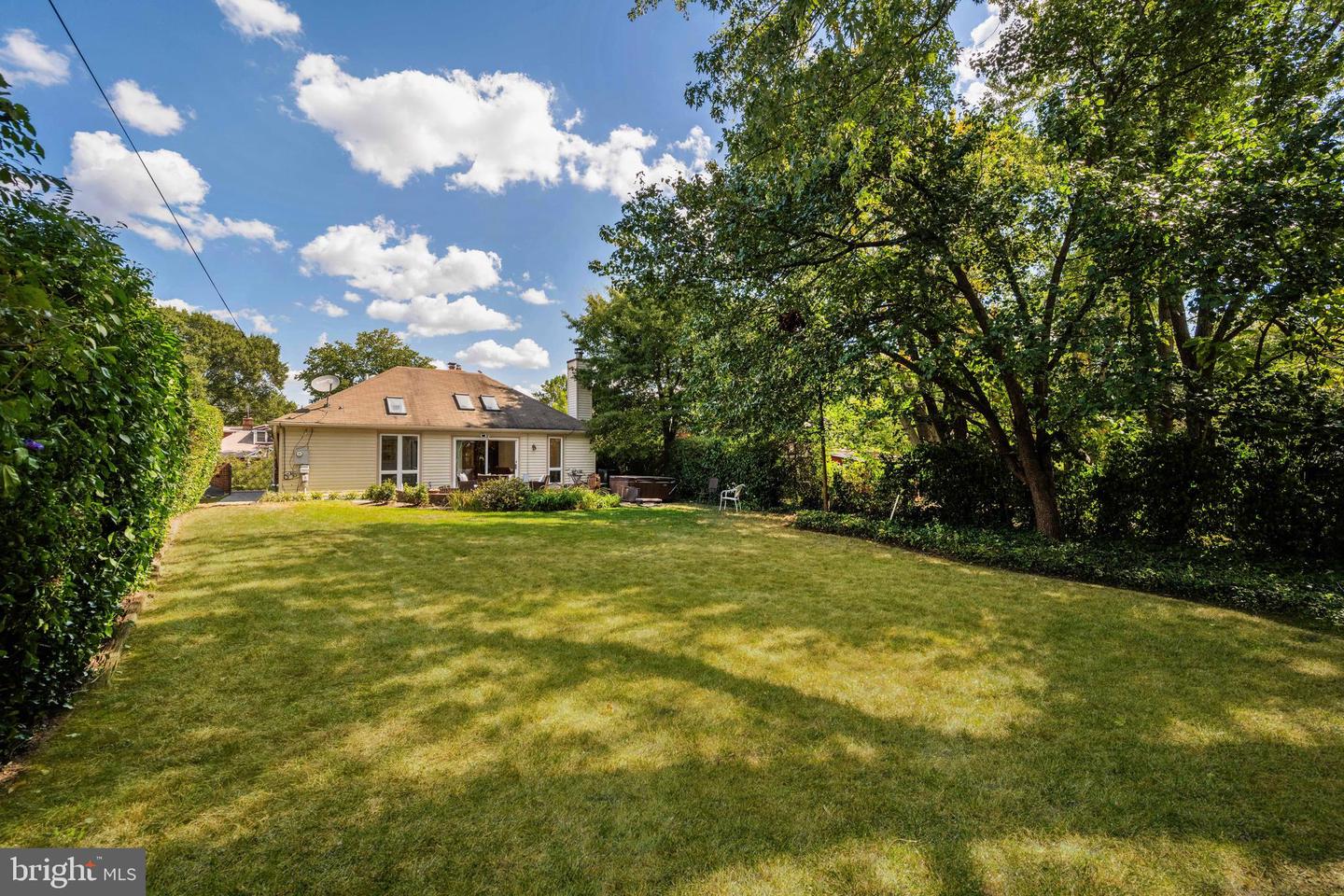 ALEXANDRIA, Virginia 22302, 2 Bedrooms Bedrooms, ,2 BathroomsBathrooms,Residential,For sale,VAAX2048998 MLS # VAAX2048998