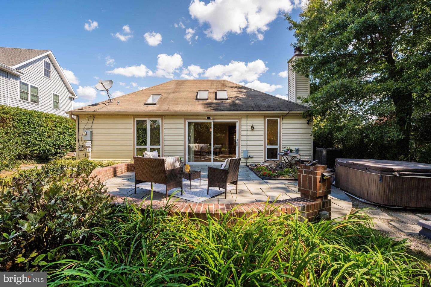 ALEXANDRIA, Virginia 22302, 2 Bedrooms Bedrooms, ,2 BathroomsBathrooms,Residential,For sale,VAAX2048998 MLS # VAAX2048998