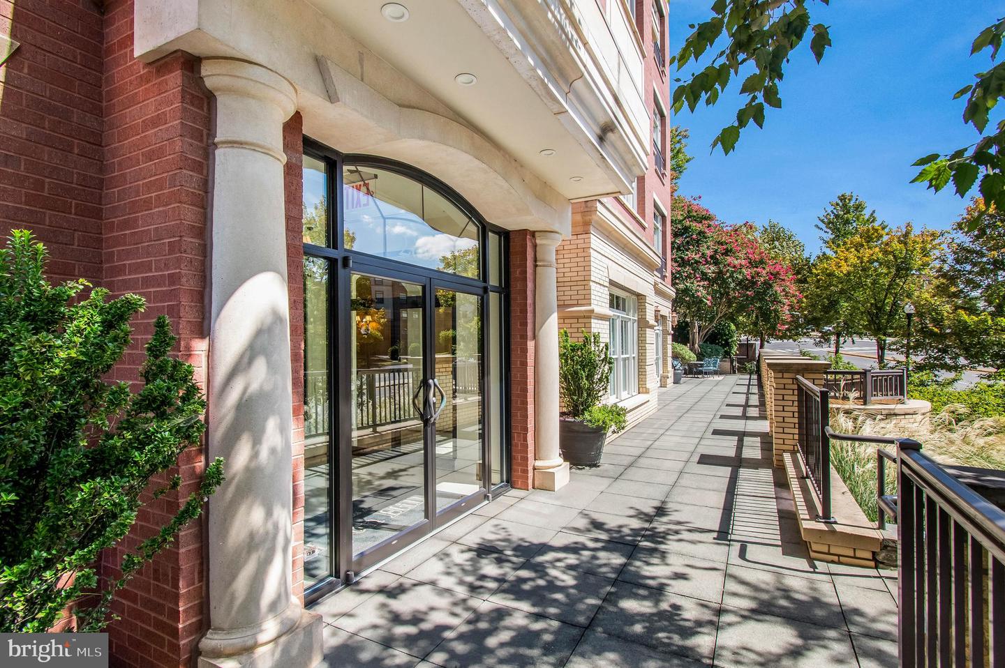 2801 LANGSTON BLVD #302, ARLINGTON, Virginia 22201, 2 Bedrooms Bedrooms, ,2 BathroomsBathrooms,Residential,For sale,2801 LANGSTON BLVD #302,VAAR2062774 MLS # VAAR2062774