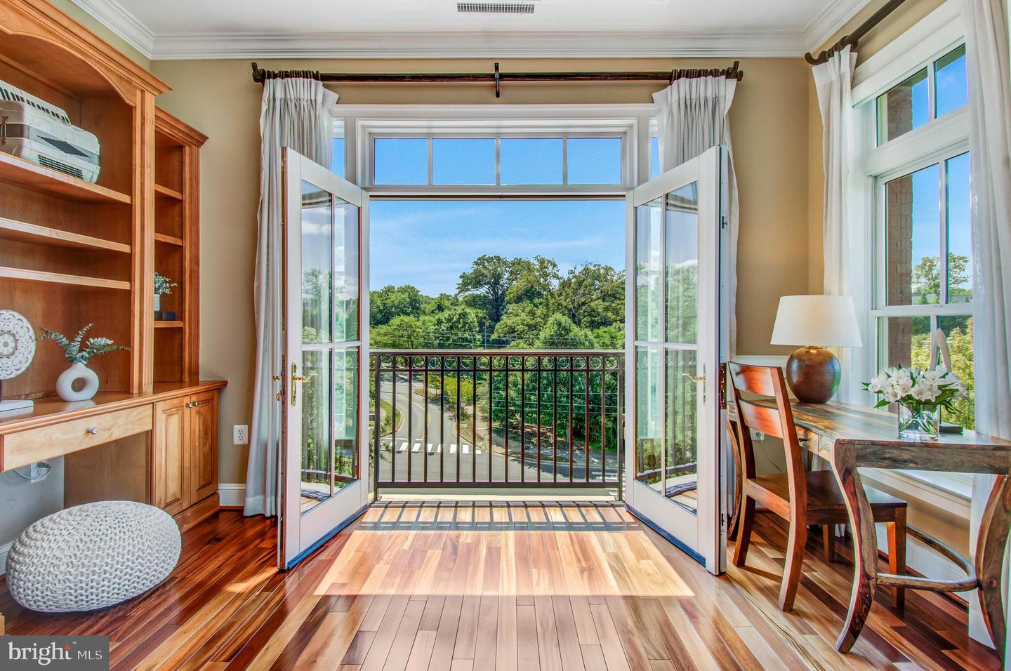 2801 LANGSTON BLVD #302, ARLINGTON, Virginia 22201, 2 Bedrooms Bedrooms, ,2 BathroomsBathrooms,Residential,For sale,2801 LANGSTON BLVD #302,VAAR2062774 MLS # VAAR2062774