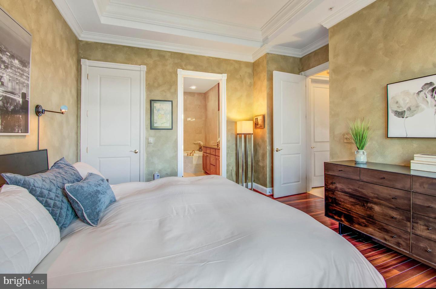 2801 LANGSTON BLVD #302, ARLINGTON, Virginia 22201, 2 Bedrooms Bedrooms, ,2 BathroomsBathrooms,Residential,For sale,2801 LANGSTON BLVD #302,VAAR2062774 MLS # VAAR2062774
