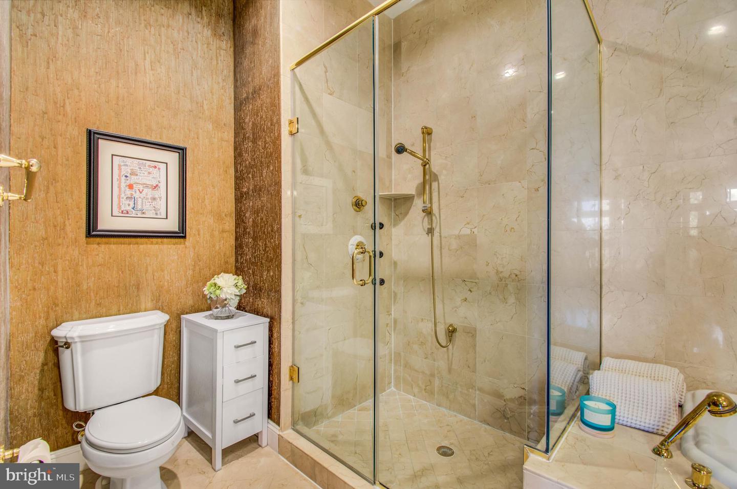 2801 LANGSTON BLVD #302, ARLINGTON, Virginia 22201, 2 Bedrooms Bedrooms, ,2 BathroomsBathrooms,Residential,For sale,2801 LANGSTON BLVD #302,VAAR2062774 MLS # VAAR2062774