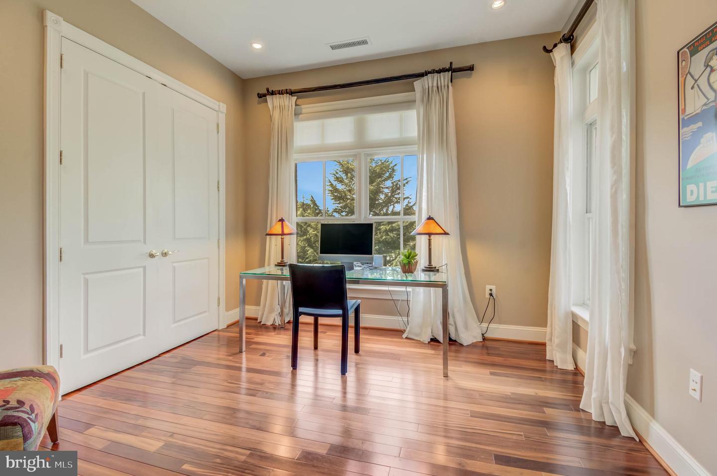 2801 LANGSTON BLVD #302, ARLINGTON, Virginia 22201, 2 Bedrooms Bedrooms, ,2 BathroomsBathrooms,Residential,For sale,2801 LANGSTON BLVD #302,VAAR2062774 MLS # VAAR2062774