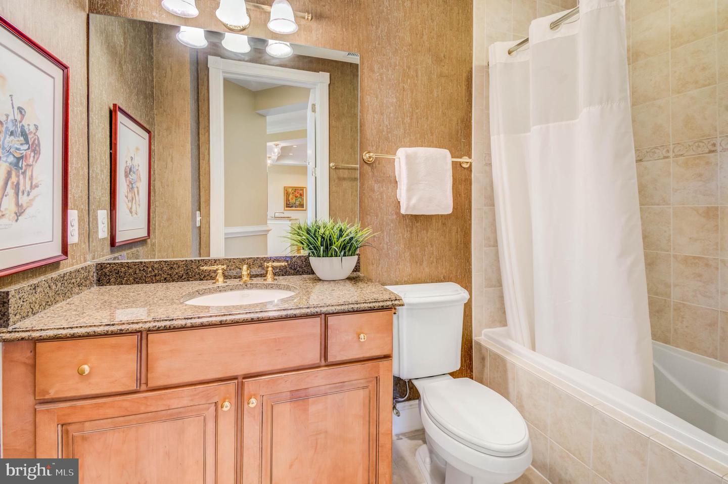 2801 LANGSTON BLVD #302, ARLINGTON, Virginia 22201, 2 Bedrooms Bedrooms, ,2 BathroomsBathrooms,Residential,For sale,2801 LANGSTON BLVD #302,VAAR2062774 MLS # VAAR2062774
