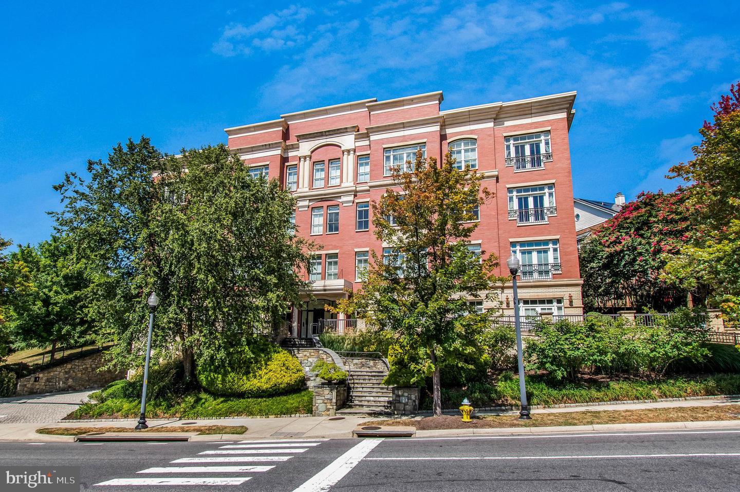 2801 LANGSTON BLVD #302, ARLINGTON, Virginia 22201, 2 Bedrooms Bedrooms, ,2 BathroomsBathrooms,Residential,For sale,2801 LANGSTON BLVD #302,VAAR2062774 MLS # VAAR2062774