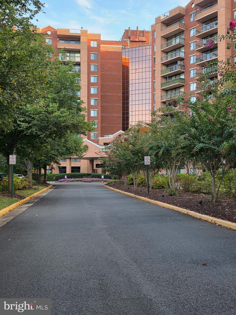 2230 GEORGE C MARSHALL DR #516, FALLS CHURCH, Virginia 22043, 2 Bedrooms Bedrooms, 1 Room Rooms,1 BathroomBathrooms,Residential,For sale,2230 GEORGE C MARSHALL DR #516,VAFX2263706 MLS # VAFX2263706