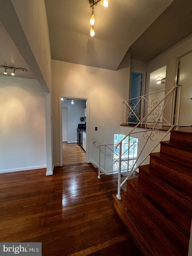 6523 KERNS RD, FALLS CHURCH, Virginia 22044, 4 Bedrooms Bedrooms, ,4 BathroomsBathrooms,Residential,For sale,6523 KERNS RD,VAFX2263872 MLS # VAFX2263872