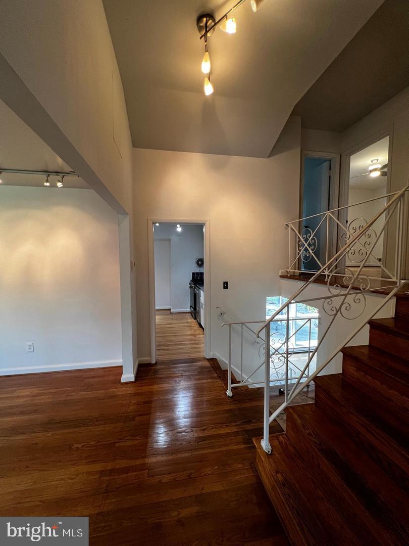 6523 KERNS RD, FALLS CHURCH, Virginia 22044, 4 Bedrooms Bedrooms, ,4 BathroomsBathrooms,Residential,For sale,6523 KERNS RD,VAFX2263872 MLS # VAFX2263872