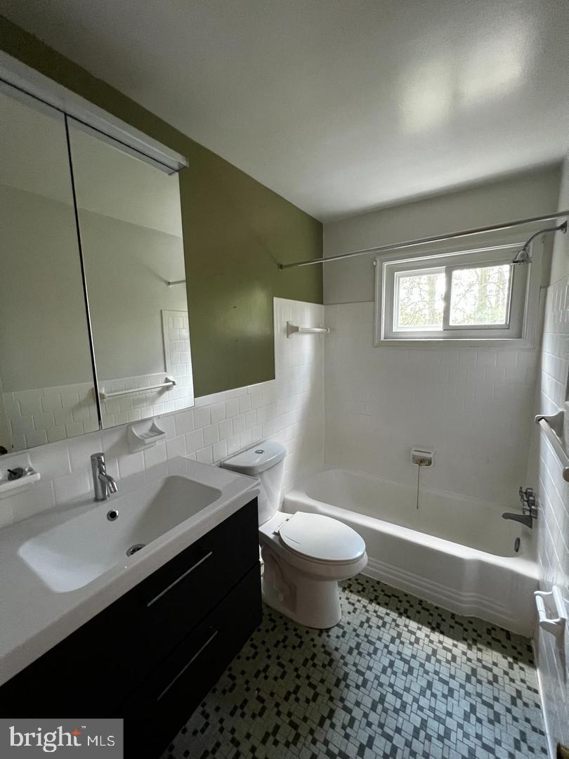 6523 KERNS RD, FALLS CHURCH, Virginia 22044, 4 Bedrooms Bedrooms, ,4 BathroomsBathrooms,Residential,For sale,6523 KERNS RD,VAFX2263872 MLS # VAFX2263872