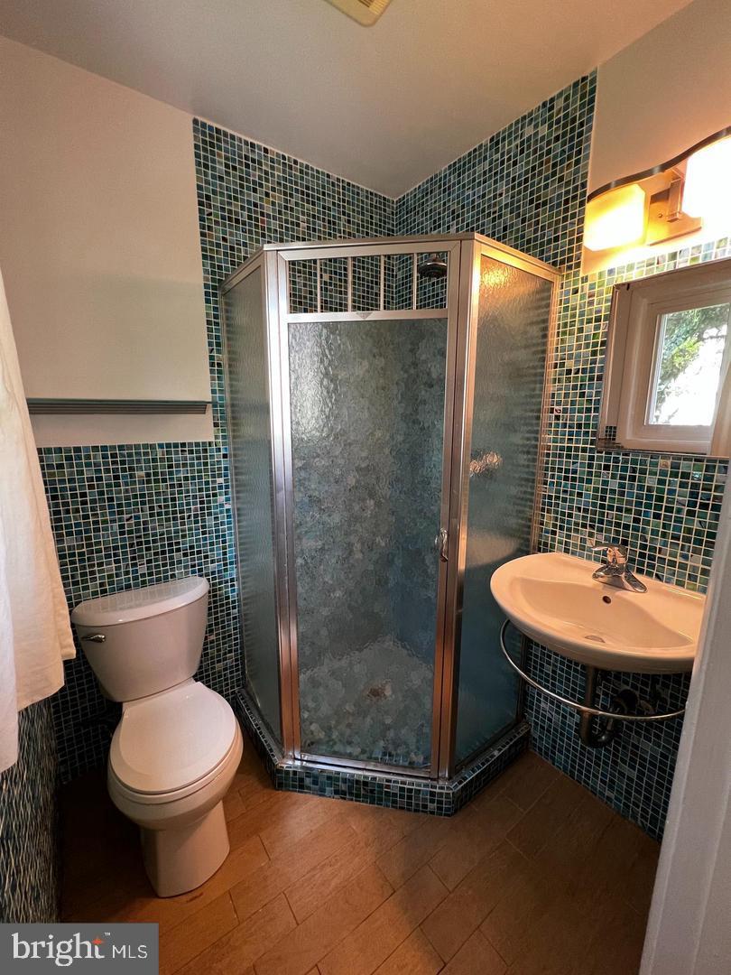 6523 KERNS RD, FALLS CHURCH, Virginia 22044, 4 Bedrooms Bedrooms, ,4 BathroomsBathrooms,Residential,For sale,6523 KERNS RD,VAFX2263872 MLS # VAFX2263872