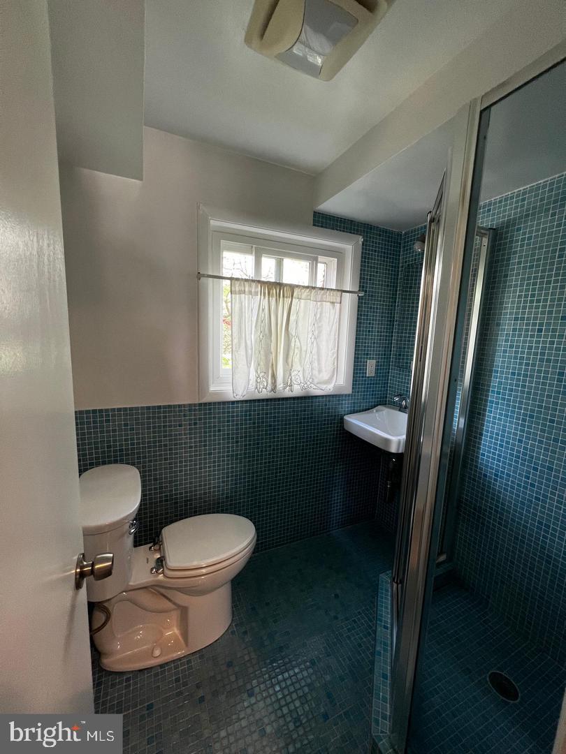 6523 KERNS RD, FALLS CHURCH, Virginia 22044, 4 Bedrooms Bedrooms, ,4 BathroomsBathrooms,Residential,For sale,6523 KERNS RD,VAFX2263872 MLS # VAFX2263872