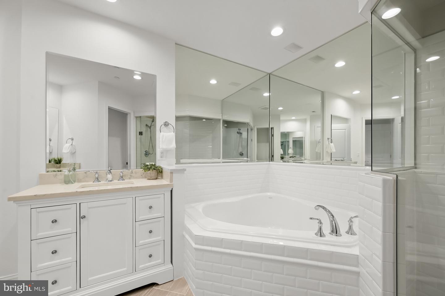 1414 22ND ST NW #41, WASHINGTON, District Of Columbia 20037, 2 Bedrooms Bedrooms, ,2 BathroomsBathrooms,Residential,For sale,1414 22ND ST NW #41,DCDC2217538 MLS # DCDC2217538