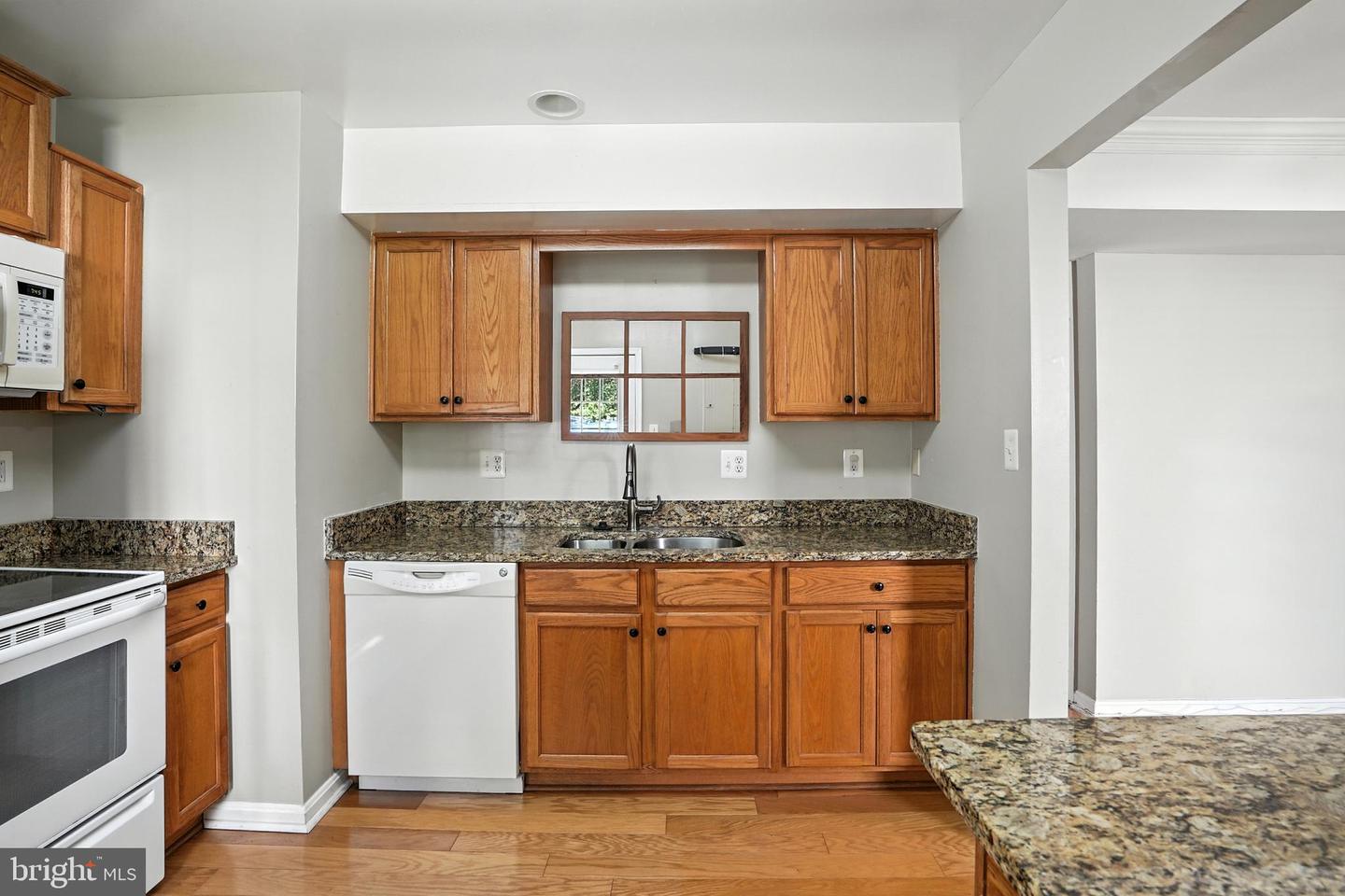 17173 MAGIC MOUNTAIN DR, ROUND HILL, Virginia 20141, 3 Bedrooms Bedrooms, ,1 BathroomBathrooms,Residential,For sale,17173 MAGIC MOUNTAIN DR,VALO2105784 MLS # VALO2105784