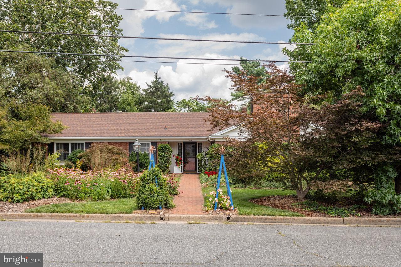 700 NEW YORK AVE, HARRISONBURG, Virginia 22801, 3 Bedrooms Bedrooms, ,2 BathroomsBathrooms,Residential,For sale,700 NEW YORK AVE,VAHC2000486 MLS # VAHC2000486