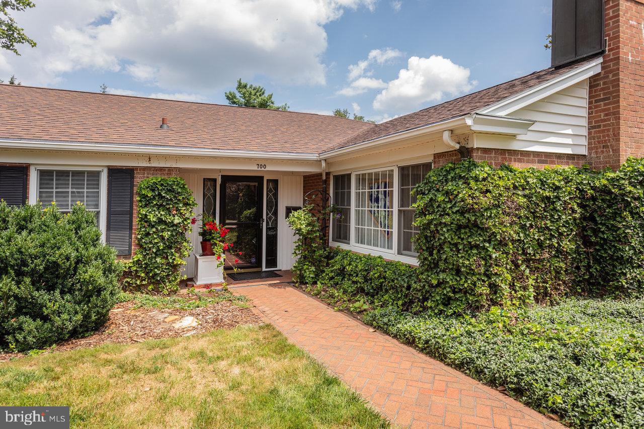 700 NEW YORK AVE, HARRISONBURG, Virginia 22801, 3 Bedrooms Bedrooms, ,2 BathroomsBathrooms,Residential,For sale,700 NEW YORK AVE,VAHC2000486 MLS # VAHC2000486