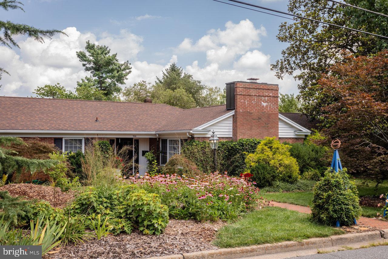 700 NEW YORK AVE, HARRISONBURG, Virginia 22801, 3 Bedrooms Bedrooms, ,2 BathroomsBathrooms,Residential,For sale,700 NEW YORK AVE,VAHC2000486 MLS # VAHC2000486